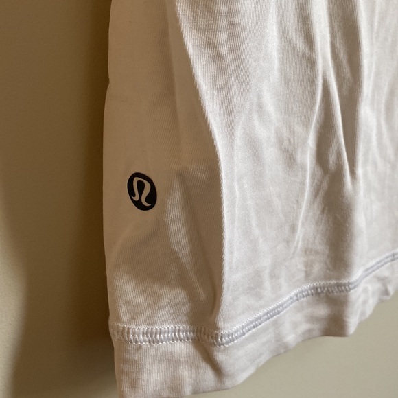 Lululemon tee - Picture 3 of 3